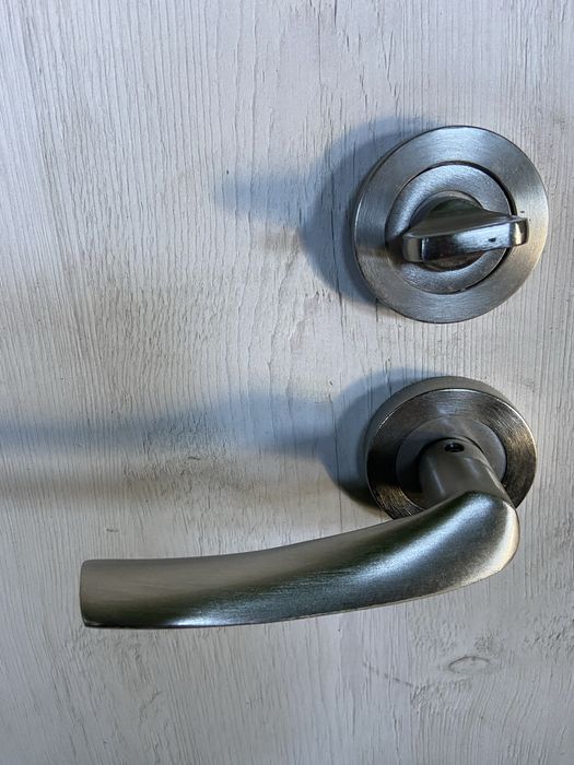 Врата интериорна с брава