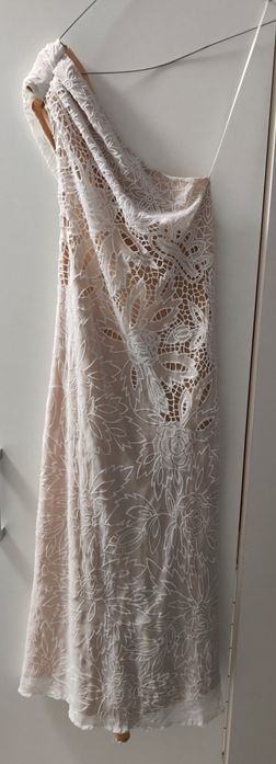 Rochie albă si crem dantelată