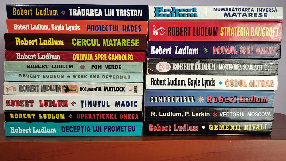 Robert Ludlum – set 34 romane, 35 vol., thriller