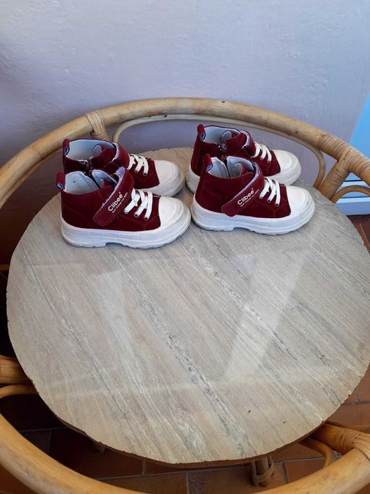 Два чифта детски обувки