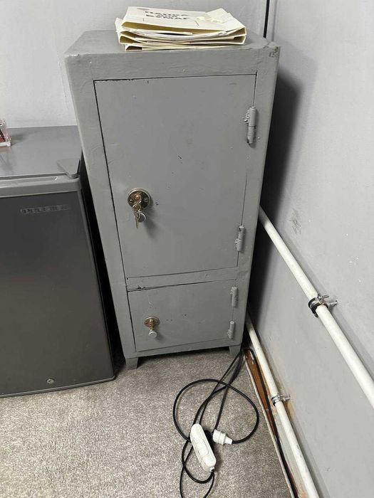 Срочно сейф сотилади