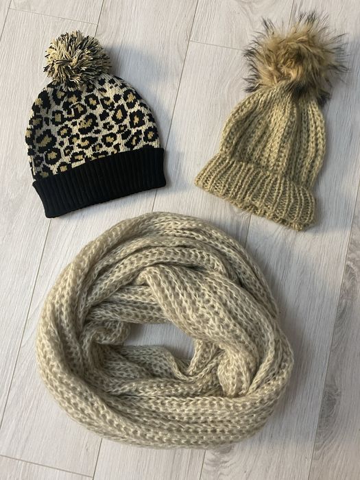 Set iarna fete fes, caciula si fular pufos, noi