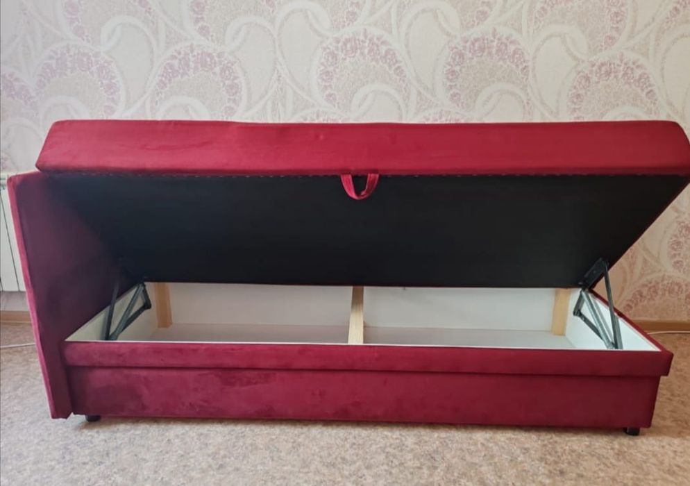 Диван с большим ящиком