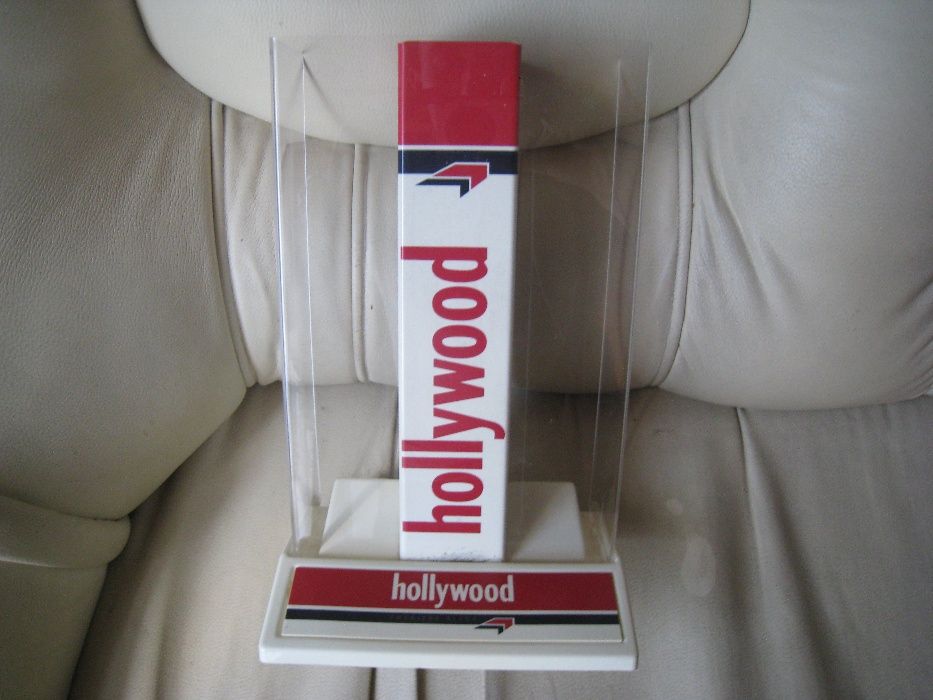 Hollywood рекламен ретро стелаж за цигари цигарени кутии от 80те!