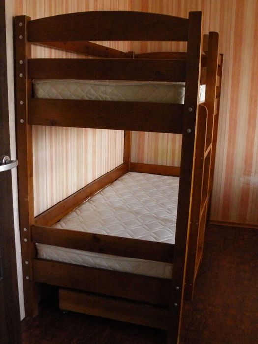Детско двуетажно легло, с 2х ракли, 2х матрака и 2х мемори топ-матрака
