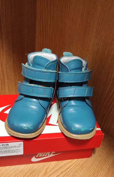 Vând ghetuțe ortopedice din piele naturală, nr 22