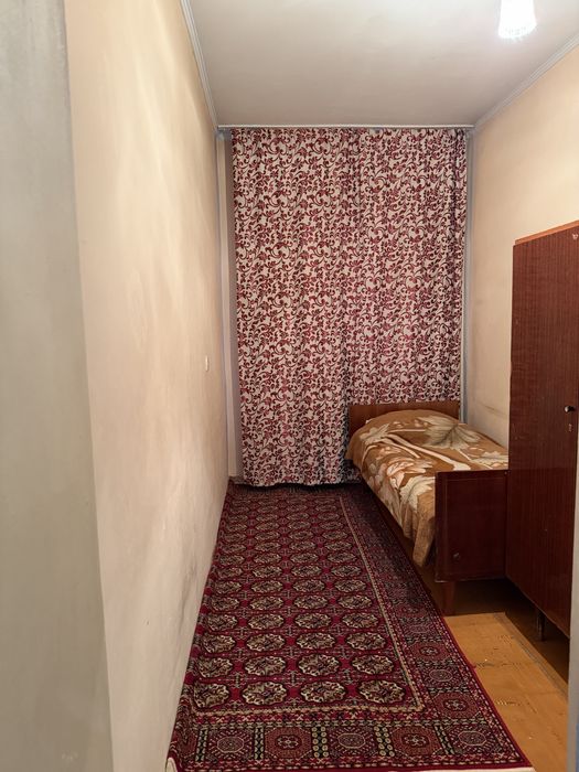 Себзорда 3/1/9 уй сотилади оркадан эшик очилган огород бор