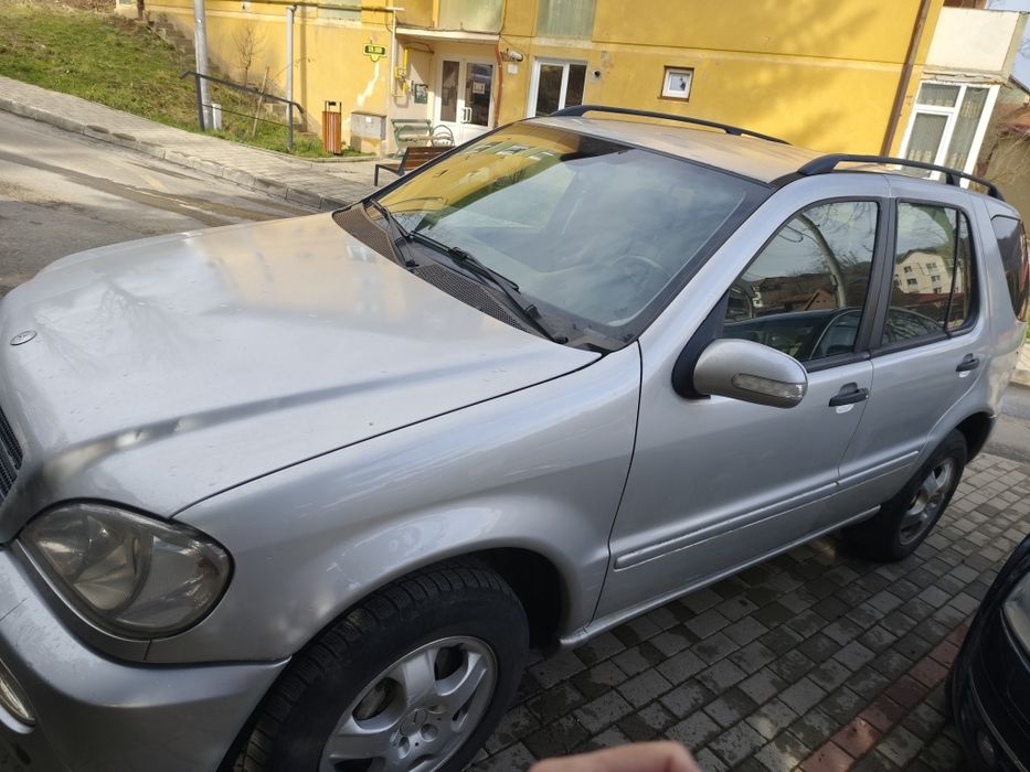 Mercedes ML 270 - autoutilitara 4 locuri