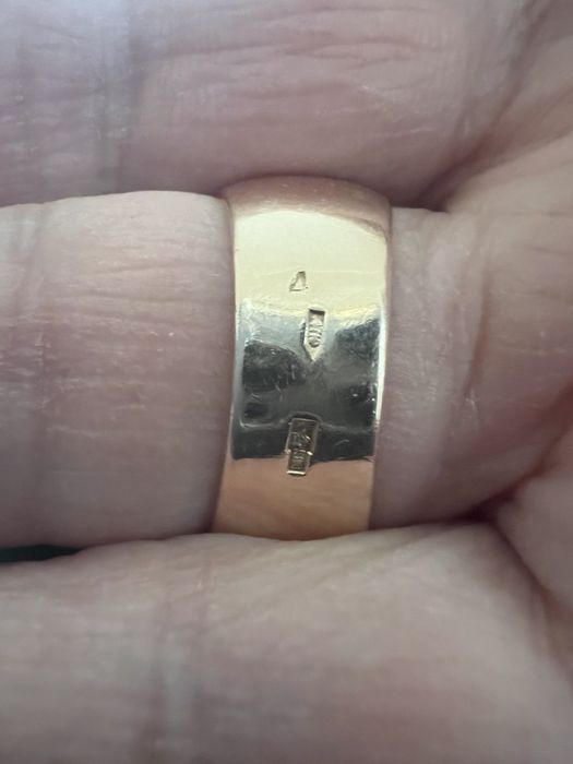 Срочно продается золотое кольцо