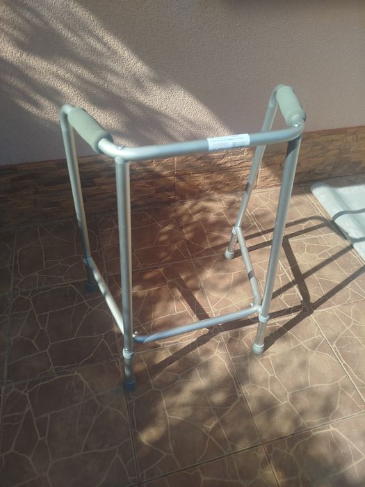 Cadru de mers fix din aluminiu, reglabil pe înălțime – Ortopedica