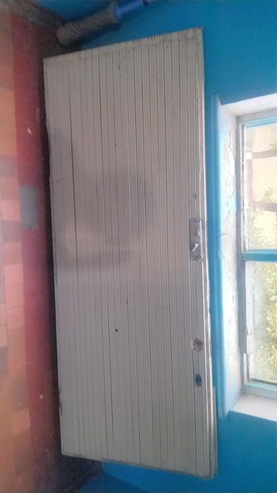Tahta eshik sotiladi