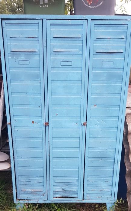 Dulap cu 3 usi, dimensiuni 180x99x50 cm