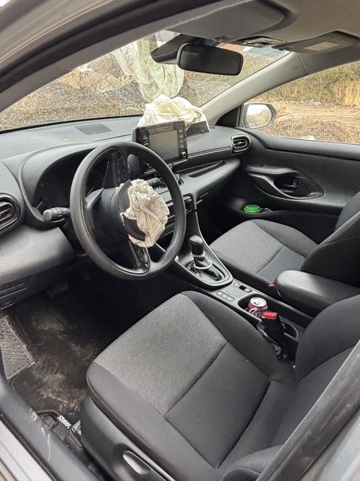 Toyota Yaris avariat 1.5 hybrid CVT