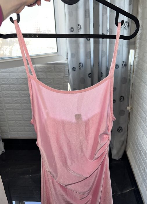 Rochie roz nouǎ de varǎ