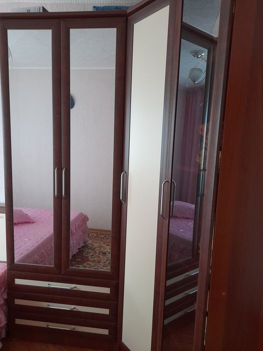 Угловой шкаф для спальни