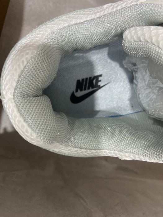 Продам  nike vomero 5