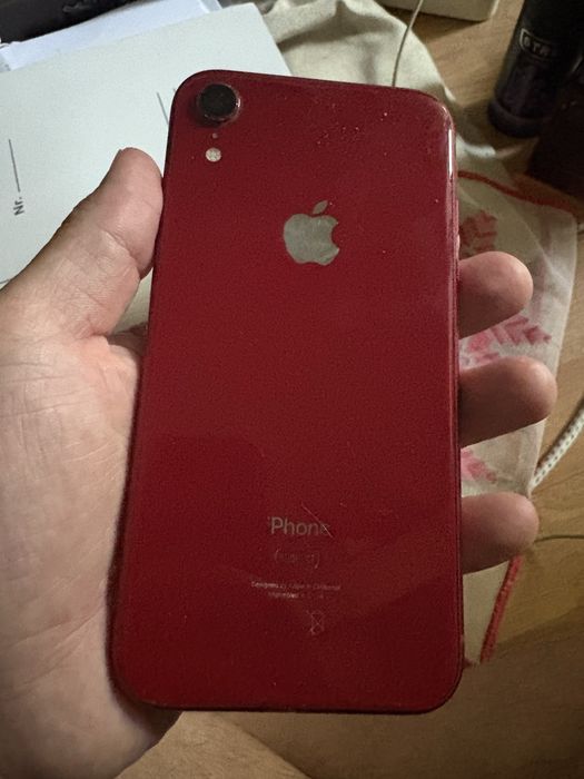Iphone xr culoarea rosie