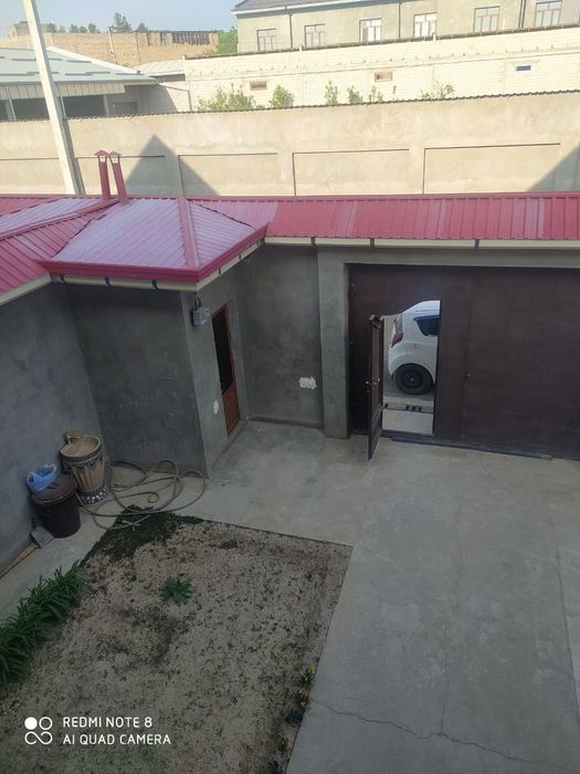 Uy sotila 2 sotix 2 qavat 7 xona srocna