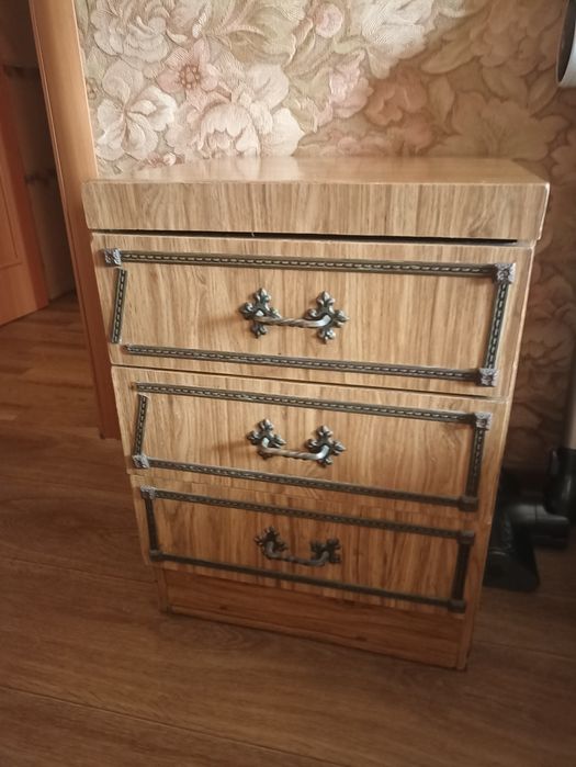 Отдам даром стенку советскую