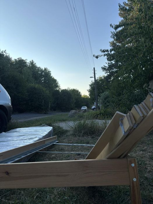 Две единични легла икеа с матрак и подматрачна рамка