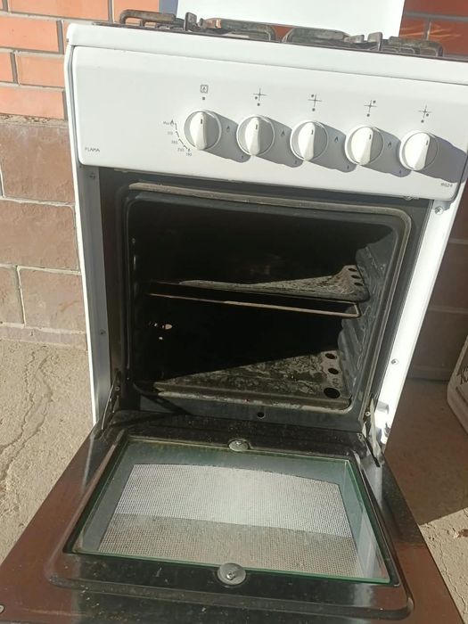 Продам газ плиту