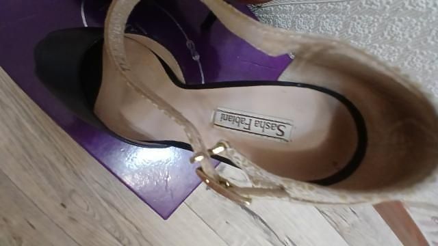 Босоножки на каблуках