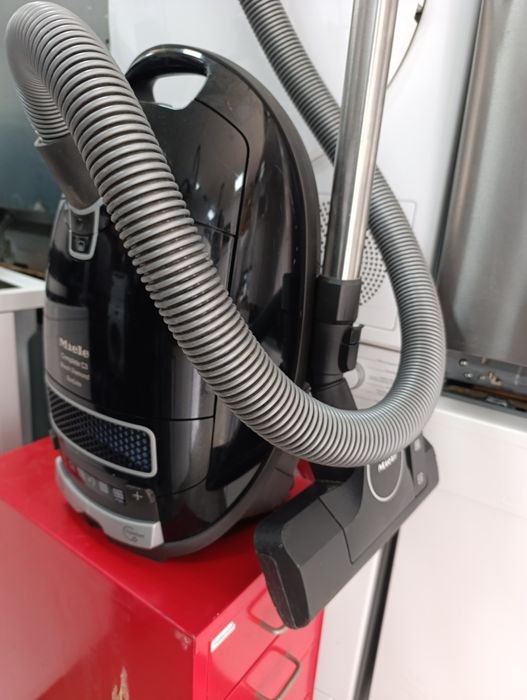 Прахосмукачка  Miele Complete