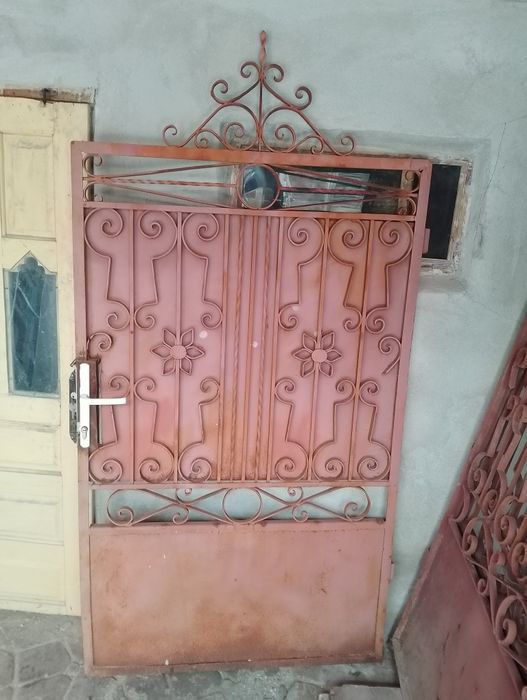 Vând porți metalice