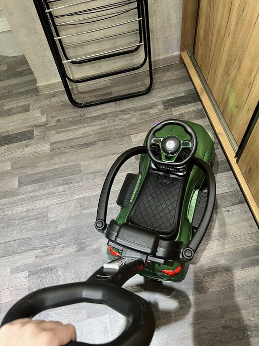 Продам детскую машину велосипед