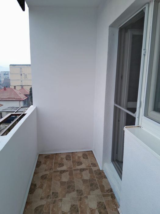 Proprietar vand apart. 2 cam. in Gherla centrala et 3 langa parc renov