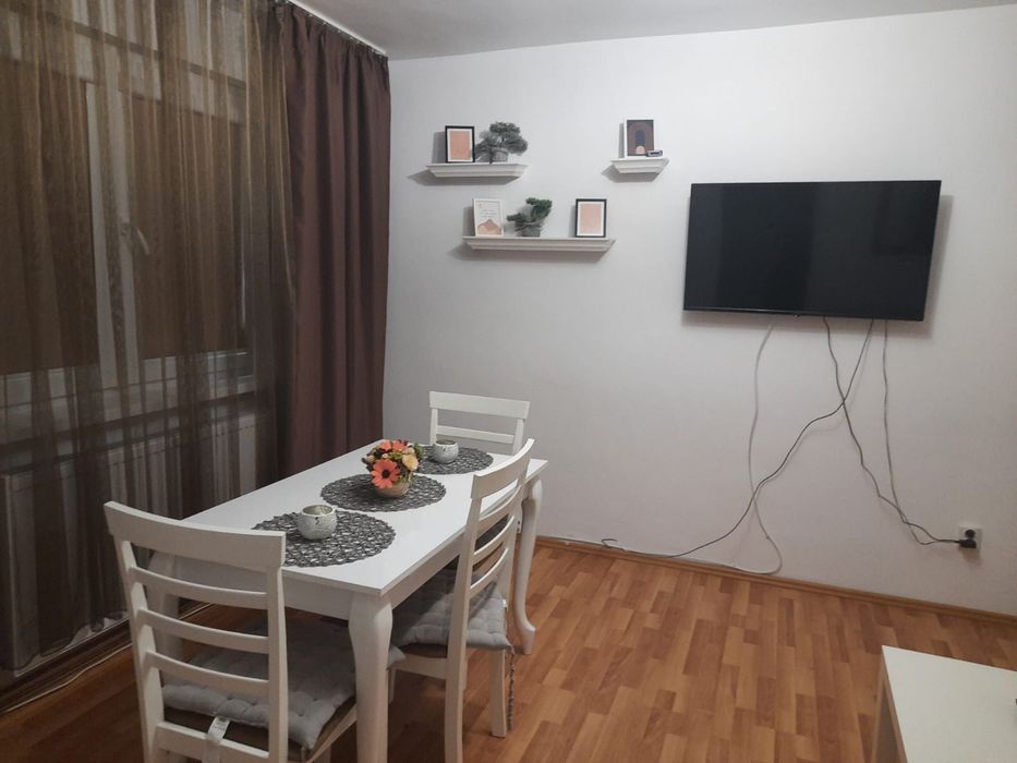 Închiriez apartament