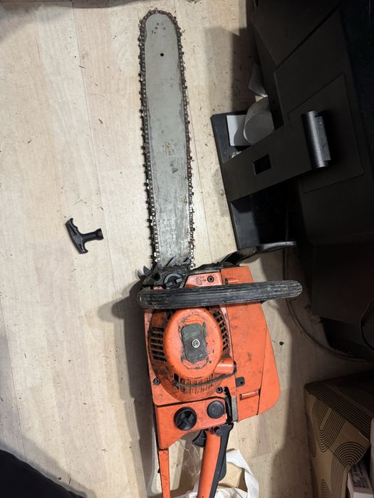 бензинова резачка за дърва за части или ремонт