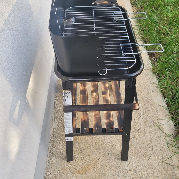 Gratar cu spațiu depozitare