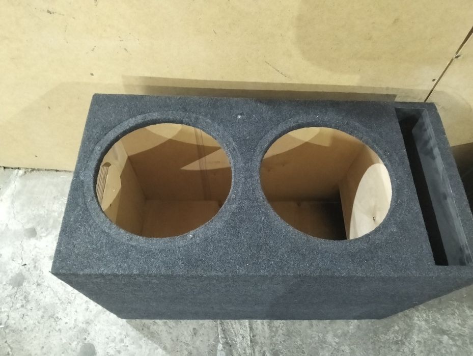 Продам короб под 2 динамика