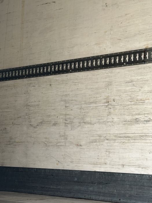 Фургон хладилен 6м дължина 2.50 ширина и височина 2.40