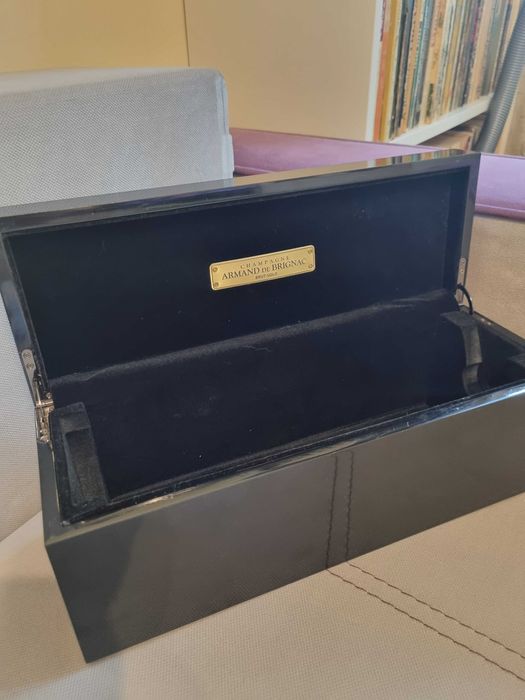 Cutie ornament, decorativa, din lemn lacuit.