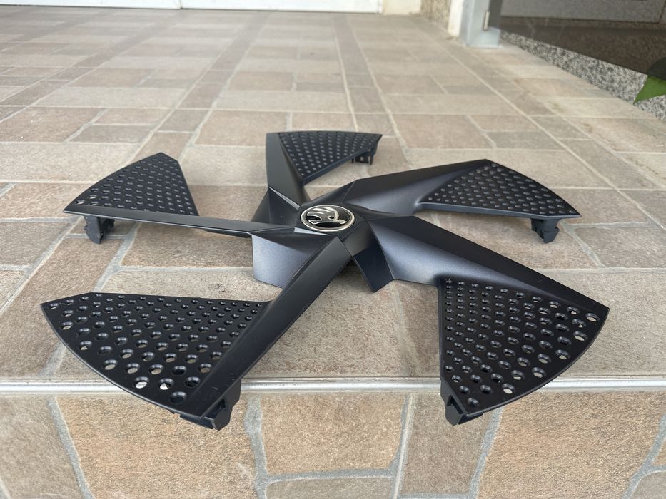 Skoda Enyaq оригинален таз за джанта 19