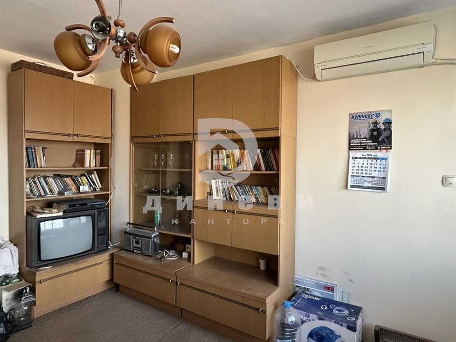 Двустаен апартамент плюс кухня в Опълченски