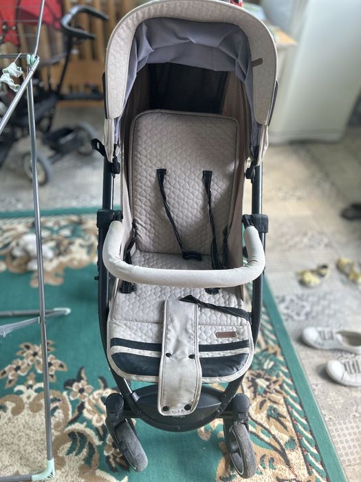 Детская прогулачная коляска