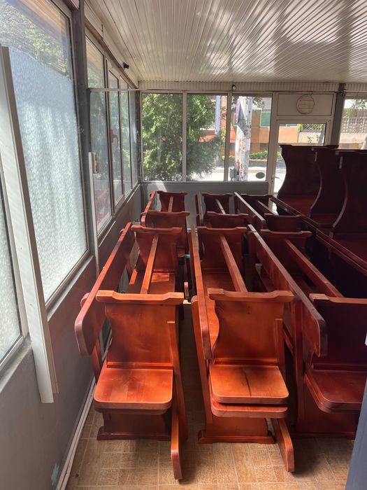 Баварски маси и пейки.