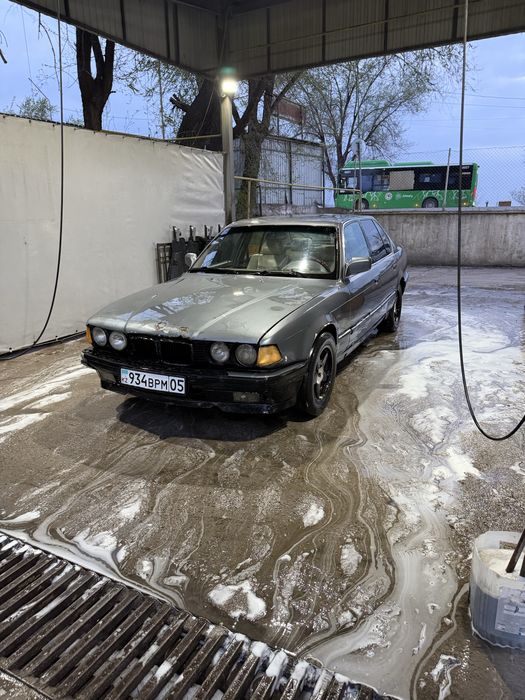 BMW 735, 1988 года