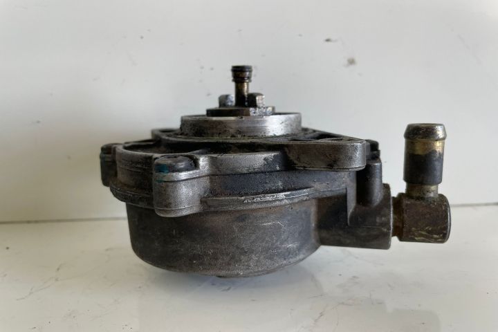 Pompa vacuum  2.5 tdi 72218501 Audi A4 B6