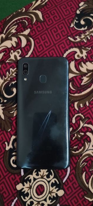 Samsung a 30 sotiladi