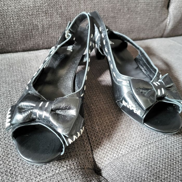 Сандали GiAnni от естествена кожа на нисък ток