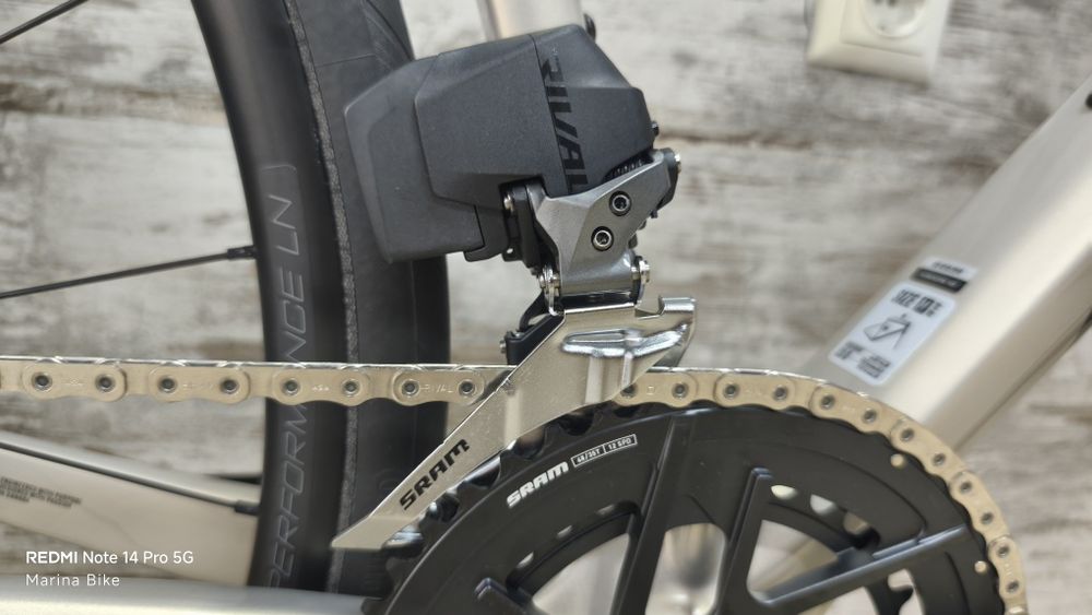НОВ карбонов шосеен велосипед Argon 18 Equation SRAM Rival AXS DT Swiss | M