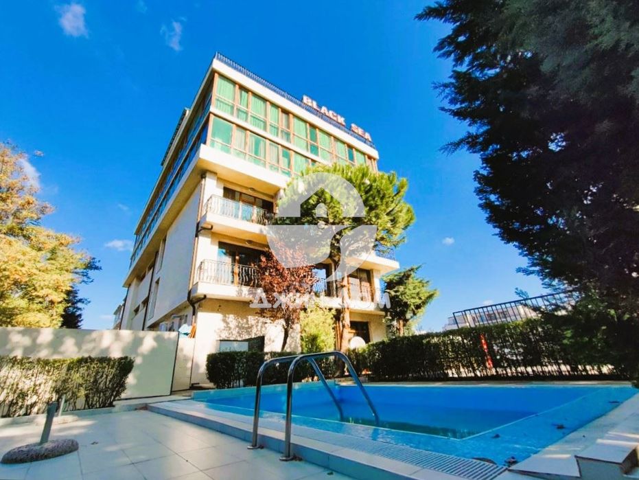 Продава се Хотел в к.к. Слънчев бряг - 230 кв.м за 2044 €/кв.м - Снимка #1