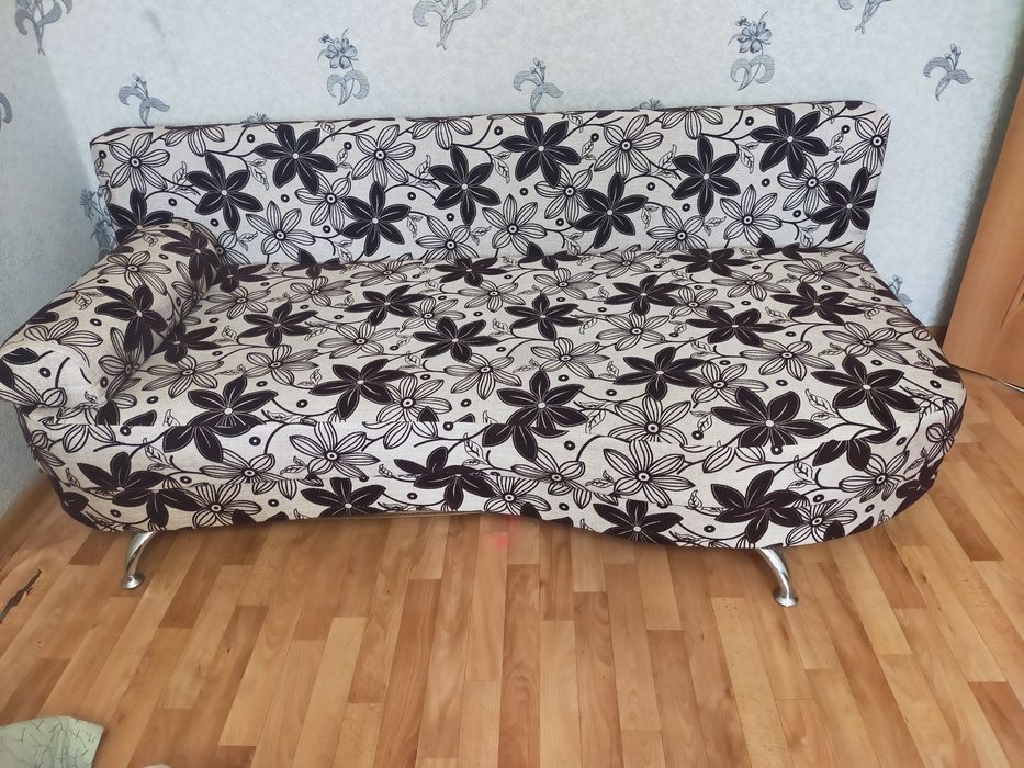 Продам тахту не дорого, самовывоз.