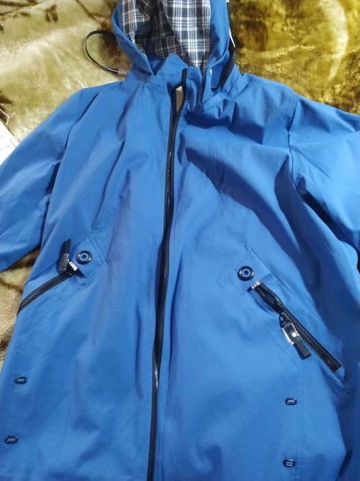 Женская куртка ветровка красивая,на осень.