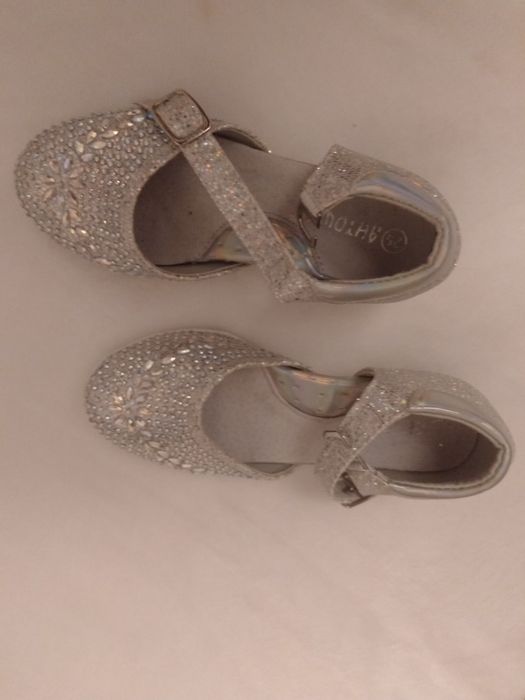 Продам детские вещи