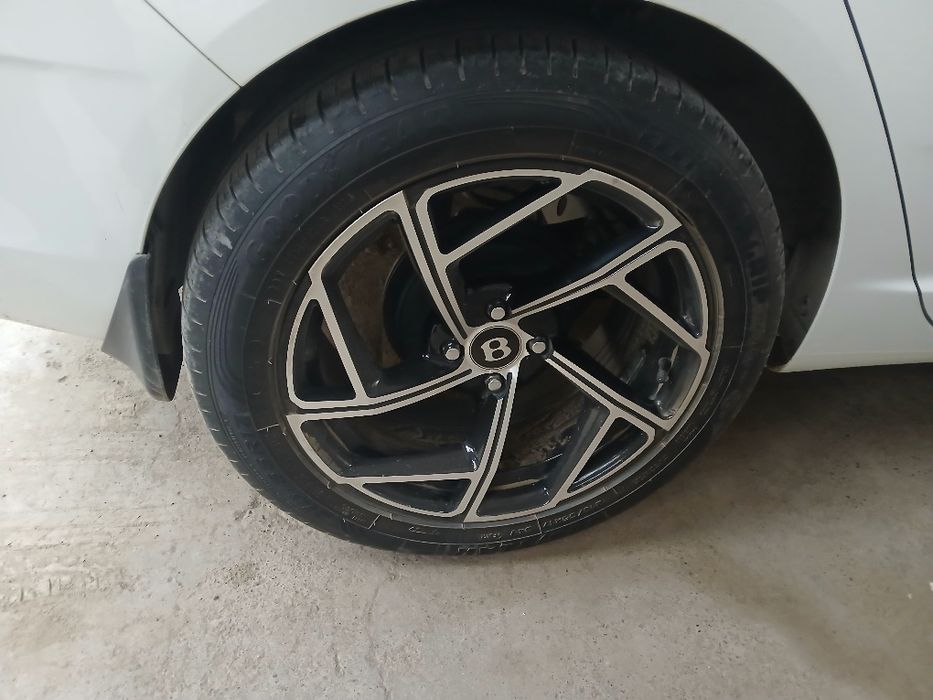 215_55_17 bentliy bakalavr diska balon sotiladi 320$